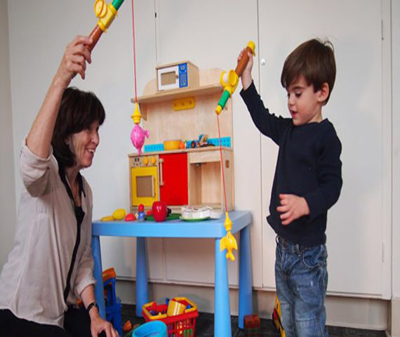 کار بر روی توجه مشترک کودک دارای اتیسم اوتیسم